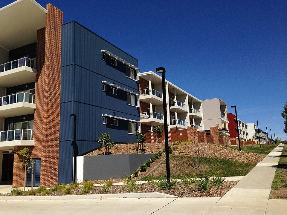 Apartments, Thynne Street, Bruce. Image: https://commons.wikimedia.org/wiki/File:Apartments,_Thynne_Street,_Bruce,_ACT,_March_2013.JPG
